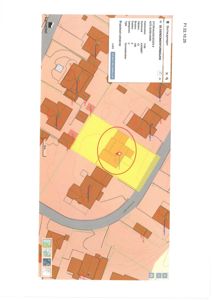 Kartutsnitt (situasjonskart) som viser eiendom, nabolag og infrastruktur.