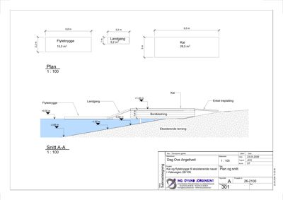 Bildet viser en snittegning (Snitt A-A) av en kai og flytebrygge, inkludert høydemål og eksisterende terreng.