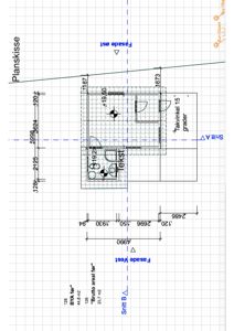 Etasjeplan (plantegning) som viser romfordeling, mål og takvinkel.