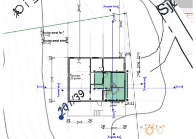 Etasjeplan med romfordeling, mål og fasaderetning
