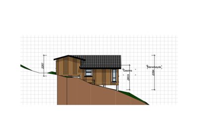 Fasadetegning av en hytte sett fra siden, med mål og terrengprofil.
