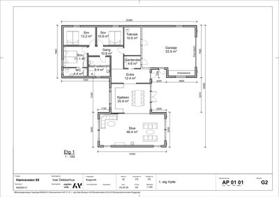 Etasjeplan (1. etasje) for en hytte med romfordeling, mål og funksjoner.