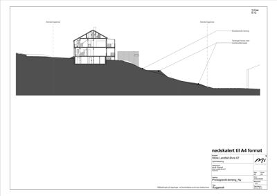 Snittegning som viser bygningens tverrsnitt i forhold til terreng og nabobebyggelse.