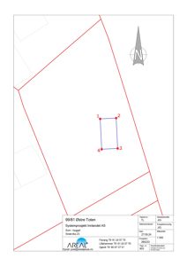 Situasjonsplan som viser eiendomsgrunnlinjer (rødt) og tomtens plassering med bygningsspor (blått) for prosjektet 99/81 Østre Toten.