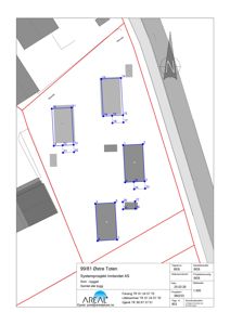 Situasjonsplan som viser tomtens grenser (rød linje), nabolag (grå områder), veier (Bøstadvegen, Røstadvegen) og plassering av flere bygninger med nummererte hjørnepunkter.