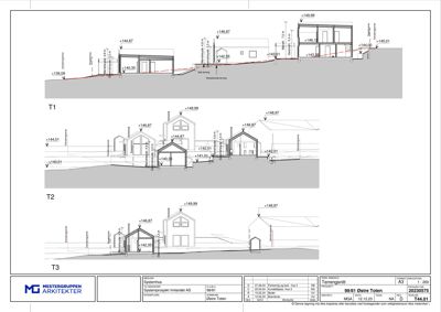 Tegning som viser tverrsnitt gjennom tre ulike hus (T1, T2, T3) i forhold til terrenget, med høydemål og konstruksjonsdetaljer.