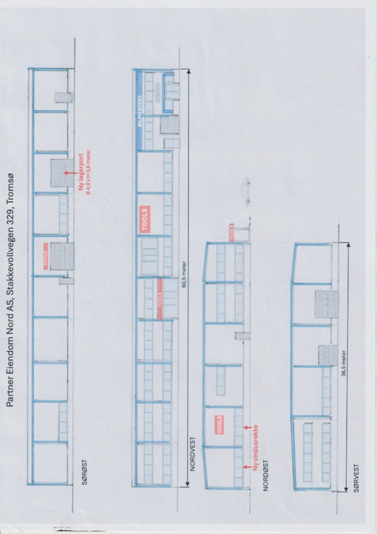 Etasjeplan eller romfordeling for en bygning med angitte retninger (NORDØST, SØRVEST etc.) og romfunksjoner (TOOLS, BILLAGSERT).