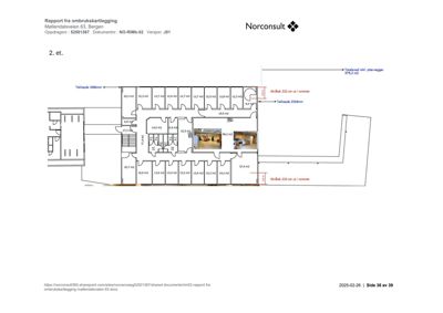 Etasjeplan for 2. etasje med romareal og detaljer om takhøyde og vindusutforming.
