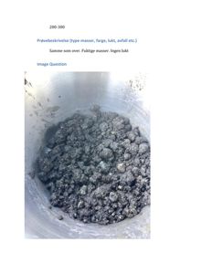 Fotografi av en prøve med fuktig masse i en beholder, med tilhørende tekstbeskrivelse.