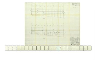 Snittegning som viser tverrsnitt gjennom en bygning med flere etasjer, inkludert konstruksjonsdetaljer og grunnplan.