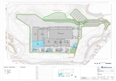Situasjonsplan som viser bygningens plassering i forhold til terrenget, veier og andre områder.