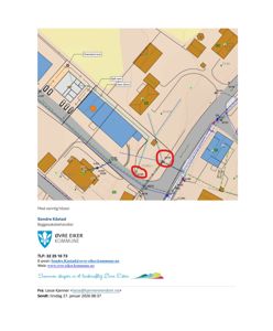 Kart eller situasjonsplan som viser eiendomsgrenser, veier (Svartveien), vannledninger og bygninger sett fra over.