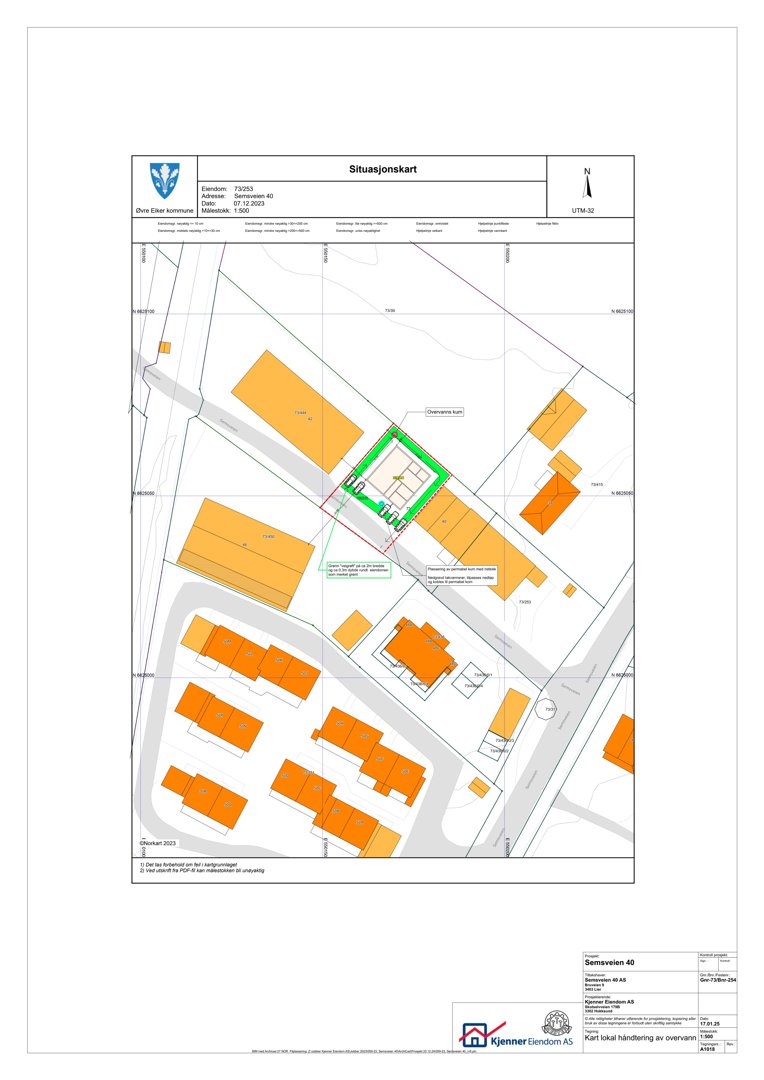 Situasjonskart som viser bygningens plassering i forhold til nabolaget, vei og eiendomsgrenser.