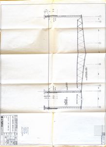 Snittegning som viser tverrsnittet av en bygning eller konstruksjon, inkludert høyder, dimensjoner og konstruksjonsdetaljer.