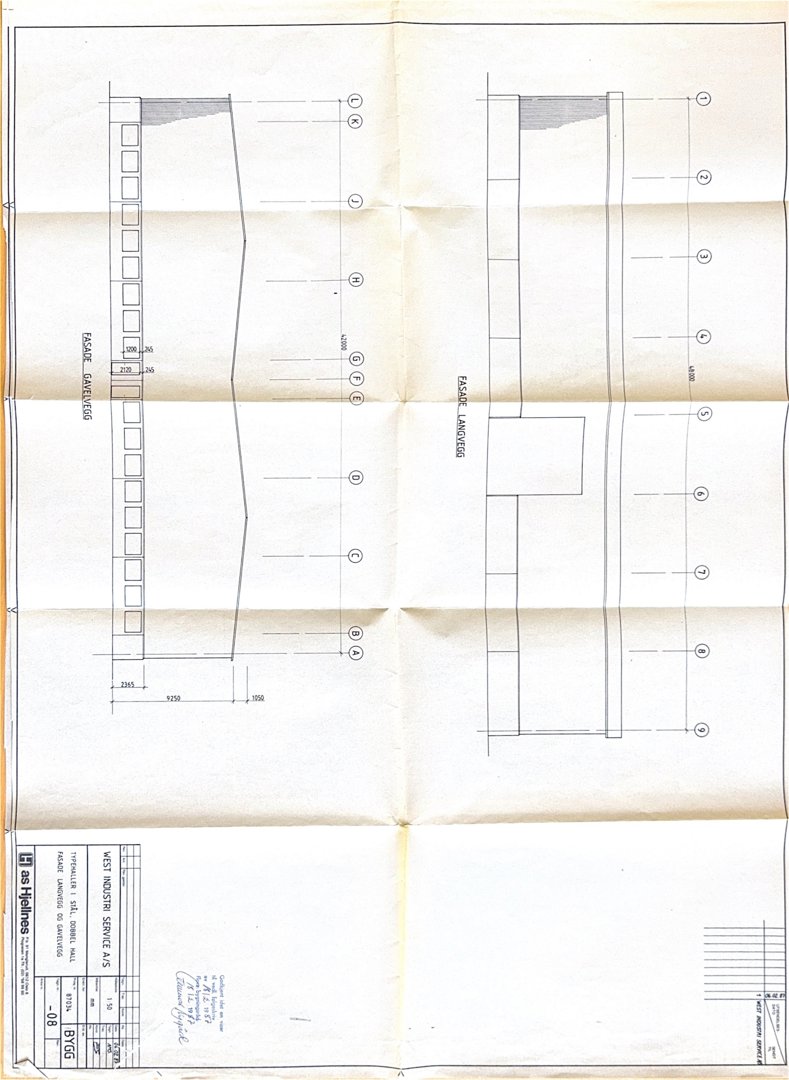 Fasadetegning som viser oppriss av bygningens yttervegger med vinduer og mål.