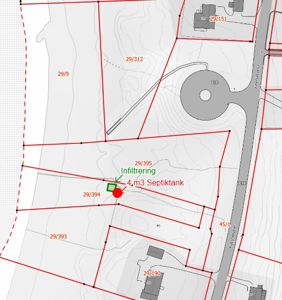 Situasjonsplan som viser eiendelsgrenser (29/394, 29/395 osv.), topografi (konturlinjer), veier og plassering av tekniske anlegg som septiktank og infiltrering.