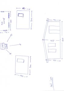 Håndtegnet etasjeplan (eller grunnplan) som viser romfordeling, dimensjoner (i cm) og plassering av dører/vinduer.