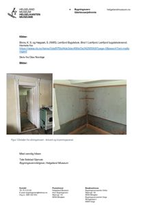 Fotografi av en døråpning med listverk og en vinklet vegg med paneling.