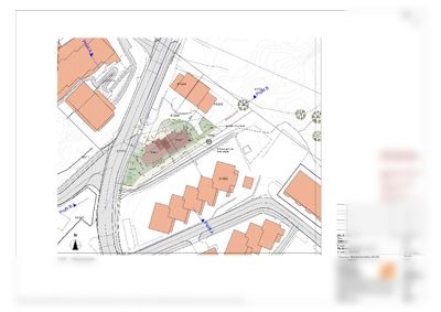 Situasjonsplan som viser tomt, bygninger, veier og profileringer.