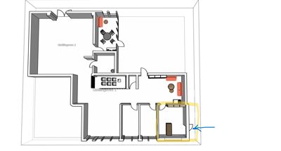 Etasjeplan (topplan) som viser romfordeling, vegger og møblering i et hus.
