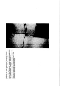 Fotografi som viser en sprukken betongplate med en sprekkdæmmer.