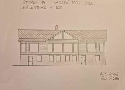 Håndtegnet fasade mot syd for Stokke 19 med målstock 1:100.