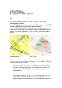 Bildet viser en e-post med vedlegg som inneholder en situasjonsplan (gult område) og en skisse (grønt og blått område) for etablering av lekeplass og ballbøinge.