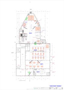 Etasjeplan (Floor Plan) som viser romfordeling, dimensjoner og plassering av utstyr i et bygg.
