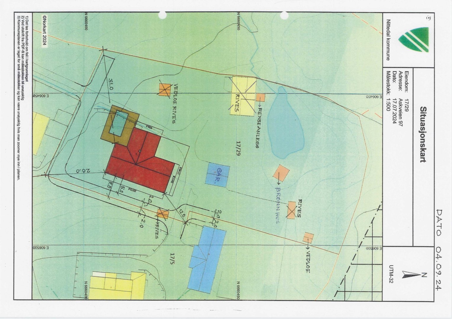 Situasjonskart som viser tomtens beliggenhet, nabolag, veier og bygningsplasseringer.