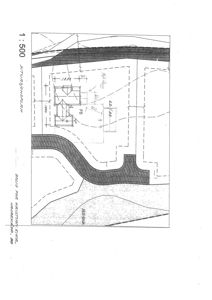 Situasjonsplan (1:500) som viser tomtens form, bygningers plassering, veier og terrengforhold.