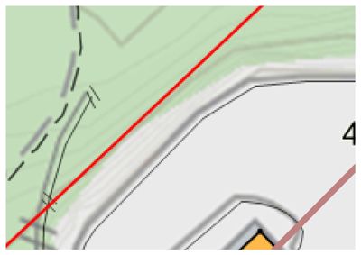 Et detaljutsnitt fra en situasjonsplan som viser terrengform (konturlinjer), eiendomsgrenser, og et bygg med nummerering.