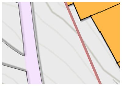 Et detaljutsnitt fra et kart eller situasjonsplan som viser topografi (konturlinjer) og en del av eiendomsgrenser.