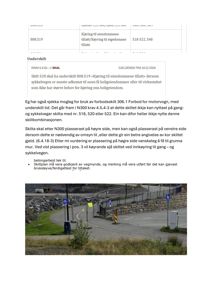 Fotografi av en vei med skilt, heis og grusveier.