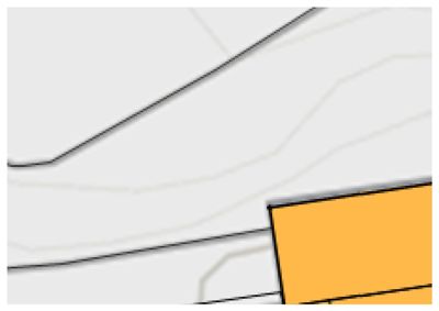 Et kartutsnitt som viser et gult firkantet område (sannsynligvis en bygning eller eiendom) på en hvit bakgrunn med svarte linjer som representerer vegger, stier eller tomtegrenser.