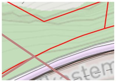 Et kartutsnitt som viser terrengform (konturlinjer) og overlappende geometriske linjer, sannsynligvis fra en situasjonsplan eller et digitalt kart.