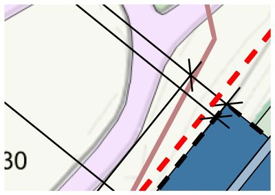 Et kartutsnitt som viser topografi (konturlinjer), eiendomsgrenser og en blå farget flate som sannsynligvis representerer vann eller et reservoar.