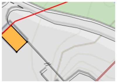 Situasjonsplan som viser en tomt (gult) med omgivende infrastruktur, veier og terrengforhold.