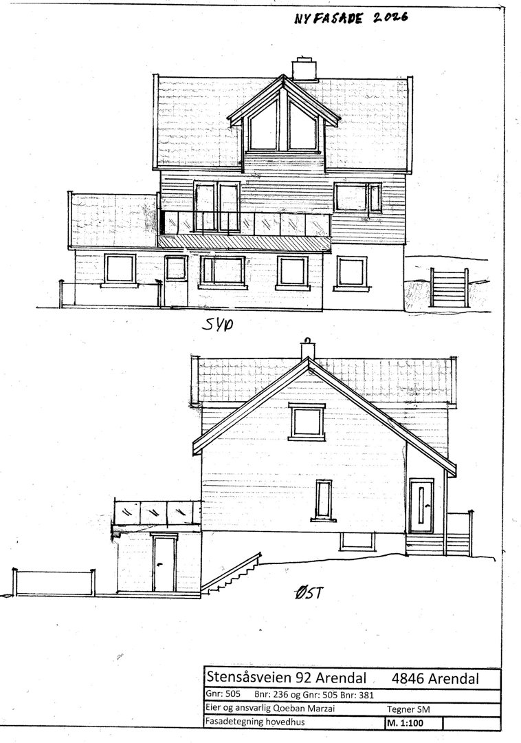 Fasadetegning som viser to utsnitt av et hus (SVD og ØST) med vinduer, dører, tak og trapper.