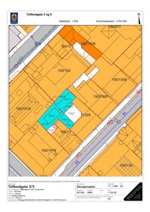 Situasjonsplan som viser eiendomsinndeling, bygningers plassering og høydemål for Tollbodgata 3 og 5.