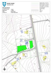 Situasjonskart som viser tomtetoppografi, bygningsspor og veioppsett.