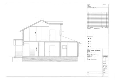 Snittegning av en bygning som viser høyder og romfordeling.