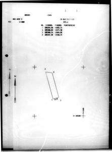 Situasjonsplan som viser punkteringslinjer, koordinater og en tegnet tomt med dimensjoner.