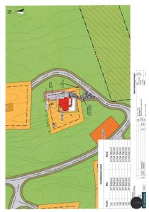 Situasjonsplan som viser bygningens plassering i forhold til veier (Byevegen), nabolag (BFR2, BRE2) og topografi.