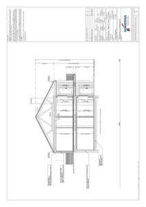 Snittegning som viser bygningens tverrsnitt, inkludert takkonstruksjon, vinduer og innvendige rom.