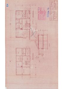 Plantegning som viser etasjeplan og kjellerplan for en bygning, med romfordeling, dimensjoner og tekniske merknader.