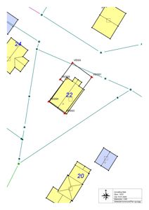 Situasjonsplan som viser tomtens geometri, nabotomter, og plassering av bygninger (merket 20, 22, 24) med angitte veggnummer.