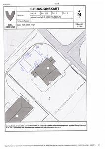 Situasjonskart som viser eiendomsgrenser, bygningers plassering og tilstøtende veier (Aurhøla).