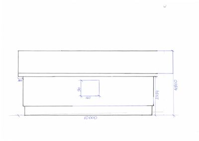 En håndtegnet fasadeoppriks (fra vest, W) med dimensjoner for en bygning.