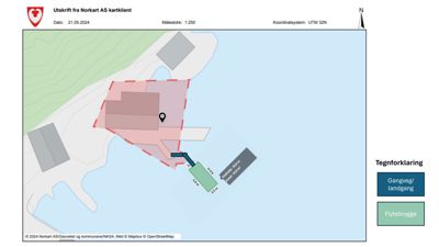 Situasjonsplan som viser tomtens beliggenhet i forhold til vann, eksisterende bygninger og planlagte tiltak (gangvei og flytebrygge).