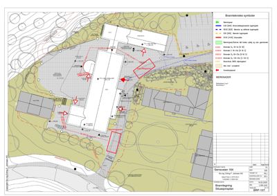 Situasjonsplan med brannrisikokartlegging og symboler for brannutstyr.